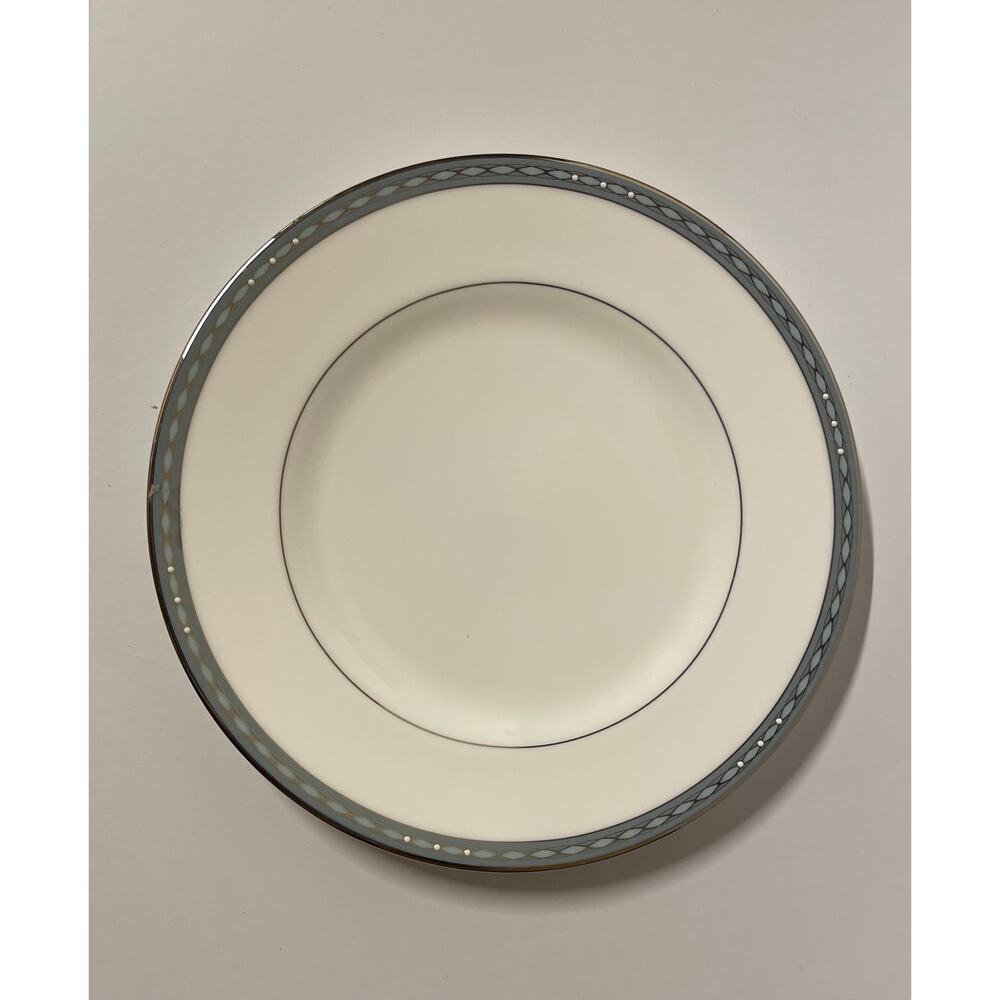 New Waterford Fine China Pavia 8" Salad Plate. kk.371